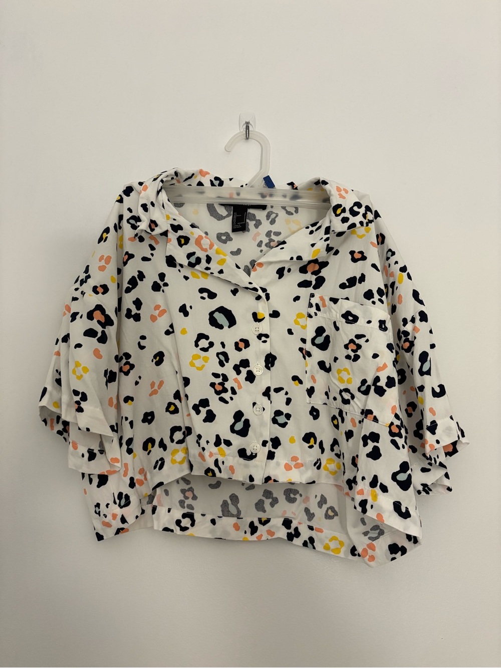 Forever 21 White Cropped Leopard Print Button Up Shirt Size Small